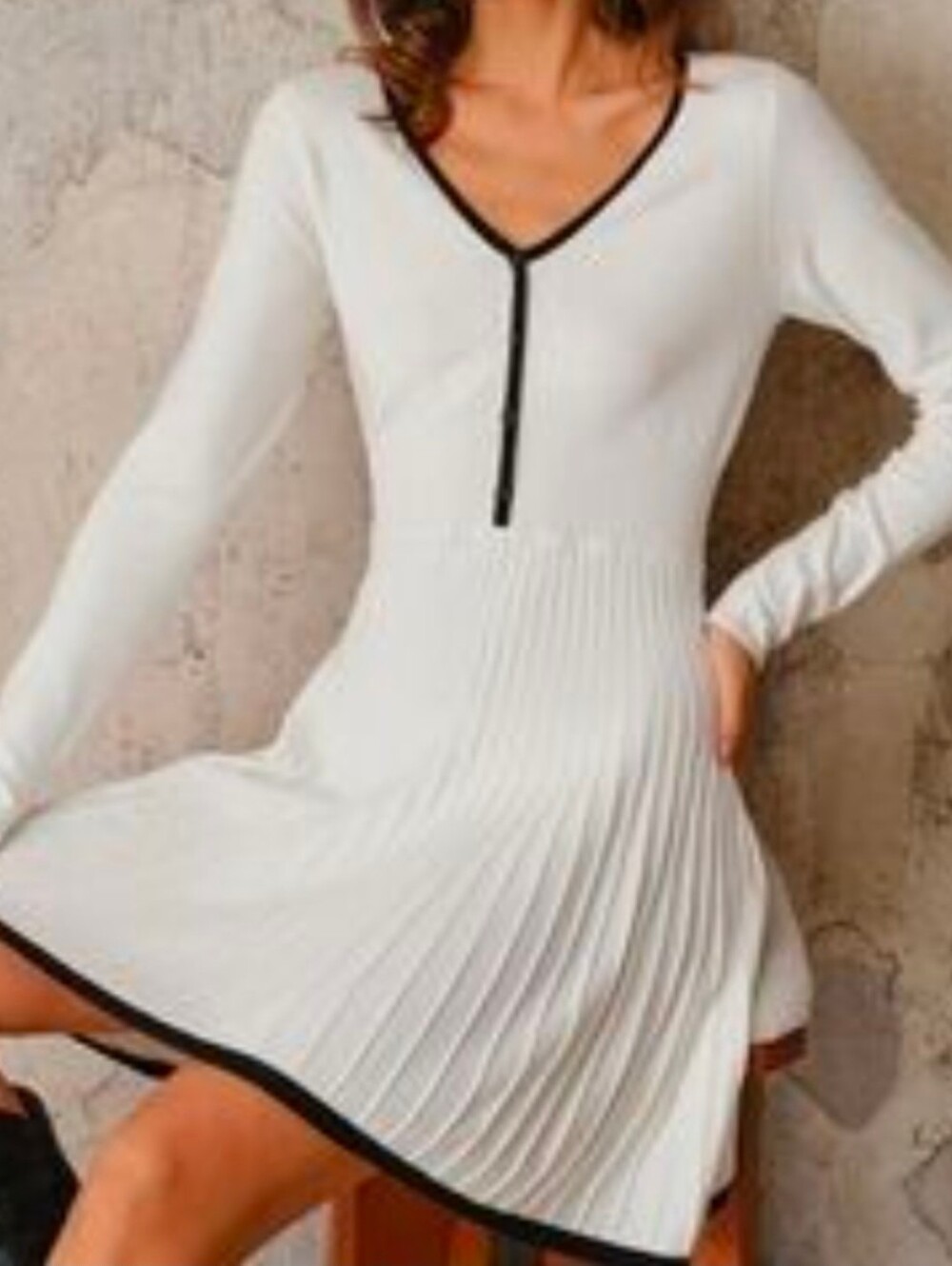 RIHOAS White Contrasting Sweater Dress Mini in White & Black Size Medium